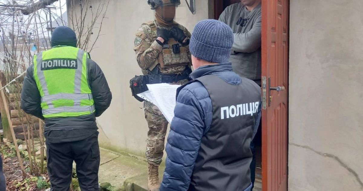 Во время обысков у нападавших обнаружили и изъяли краденые вещи, а также патроны к оружию
