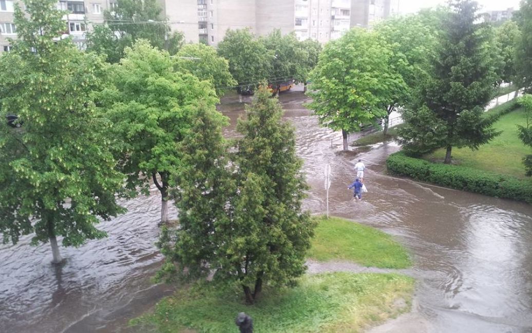 Луцьк накрила потужна злива / © facebook/Оксана Прокопчук