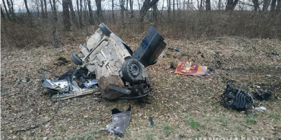 Автомобиль врезался в грузовик и перевернулся: в Тернопольской области произошло смертельное ДТП (фото)