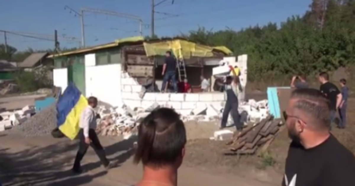 На Киевщине местные жители разрушили недостроенную церковь УПЦ МП