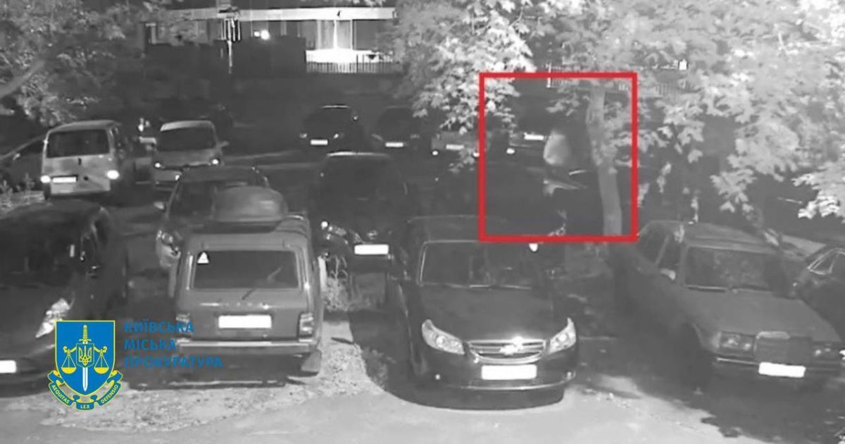 В Киеве мужчина сжег авто военного