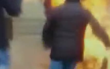 У Києві біля Офісу президента чоловік облився бензином та підпалив себе