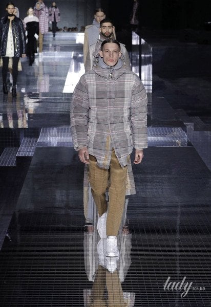 Коллекция Burberry прет-а-порте сезона осень-зима 2020-2021 / © East News