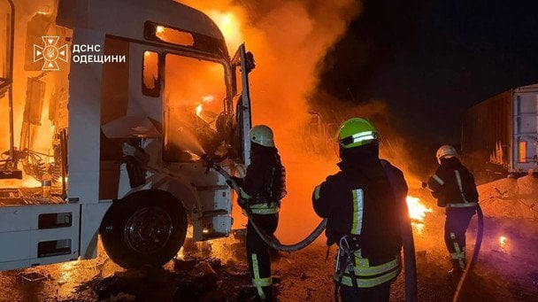 На Одещині знищено вантажівки із зерном. / © ГУ ДСНС в Одеській області