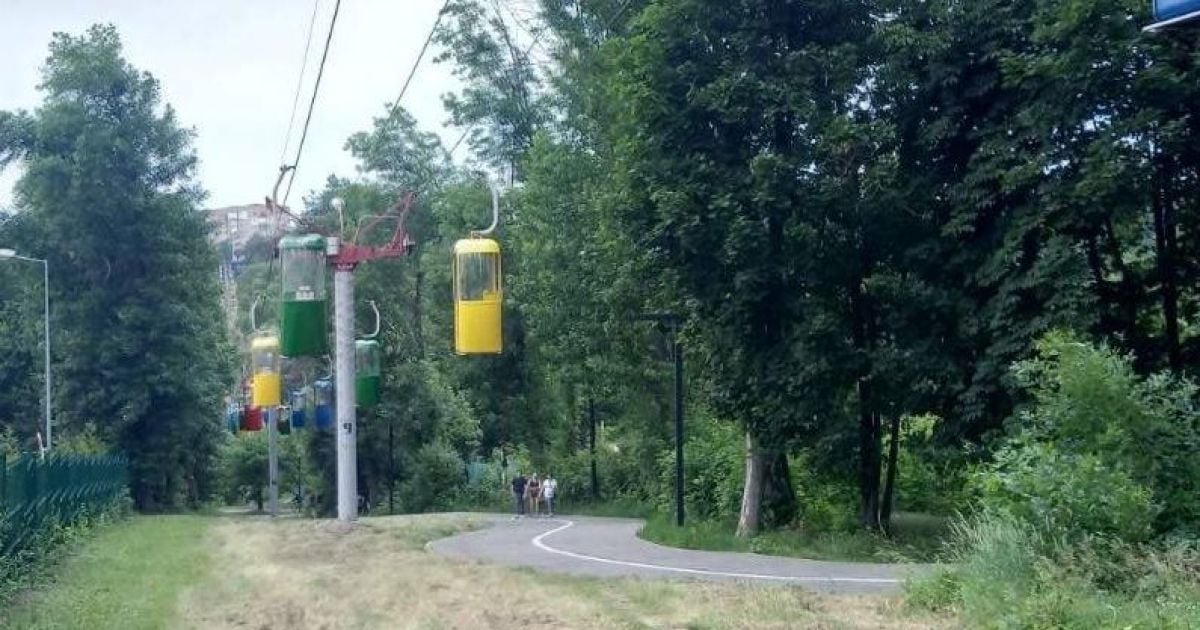В Харькове остановилась подвесная дорога: в кабине оказались заблокированными мать с ребенком