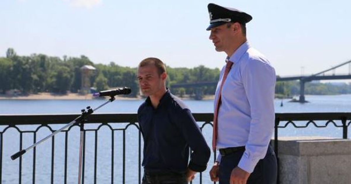 Кличку подарували кашкет патрульного / © twitter.com/HromadskeTV