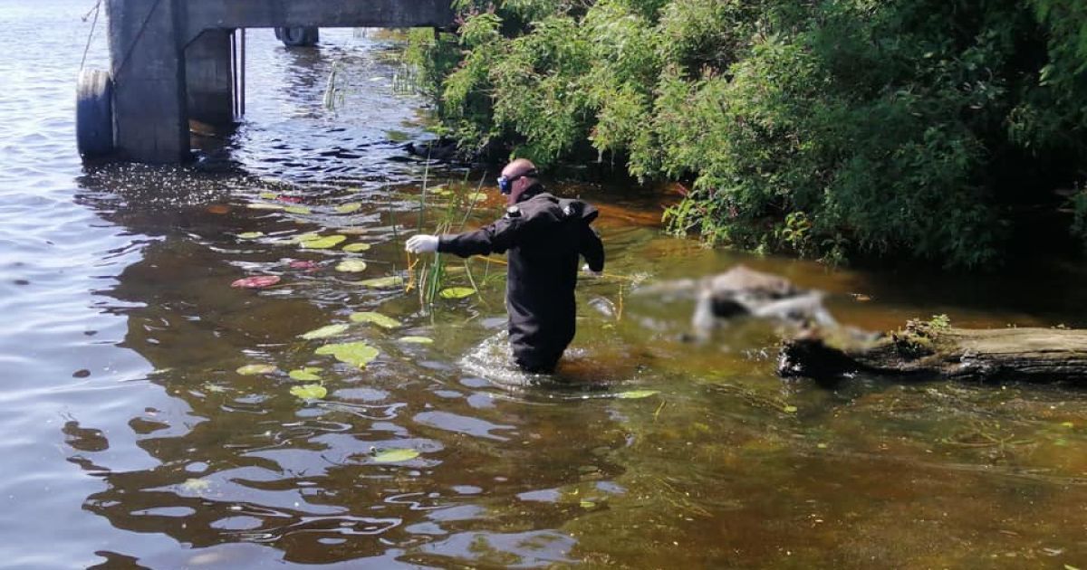 В Киеве из залива на Оболони водолазы достали тело мужчины