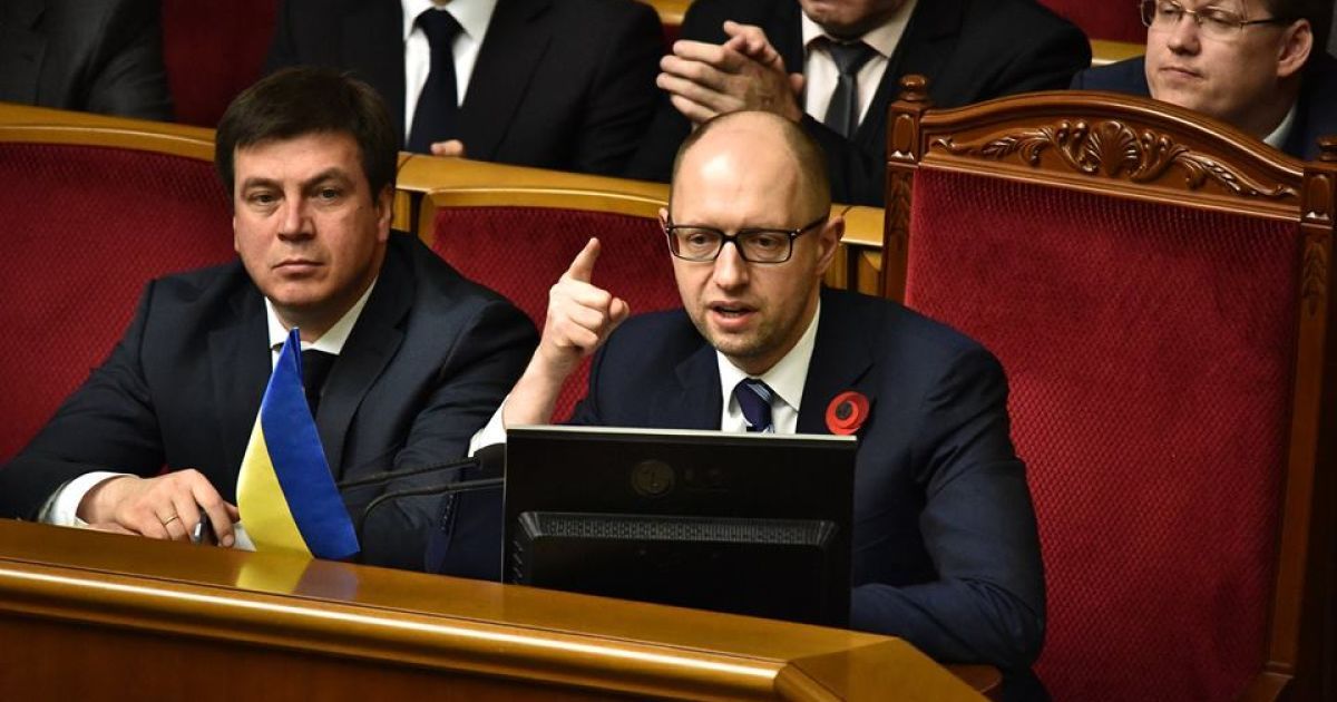 Яценюк заявил, что власть не имеет денег на повышение выплат