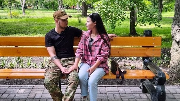 Морпех из Мариуполя женился после плена: она писала письма, а он терпел пытки