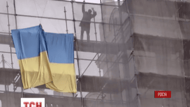 В России активисты получили десять суток за решеткой за украинский флаг на многоэтажке