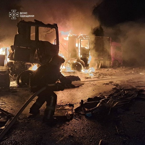 На Одещині знищено вантажівки із зерном. / © ГУ ДСНС в Одеській області