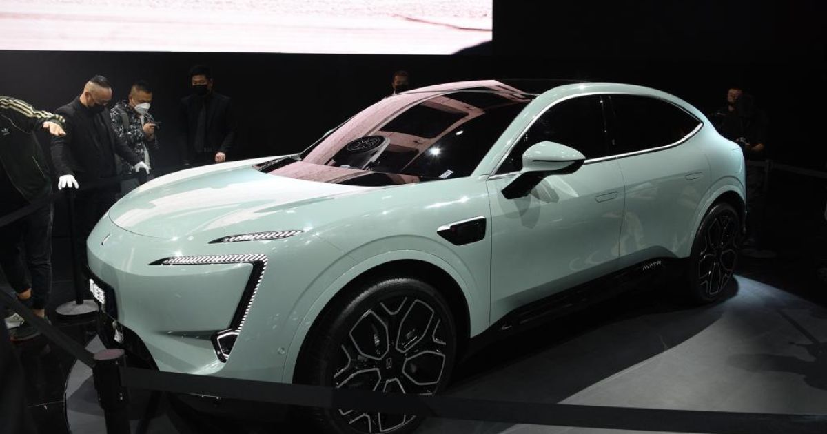 Тисяча кілометрів на одному заряді: Huawei здивував першим електромобілем