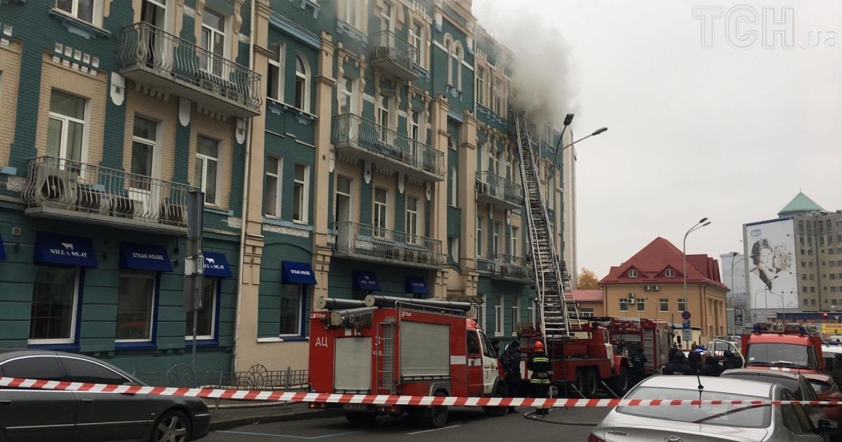 Рятувальники ліквідували пожежу в ресторані у центрі Києва 