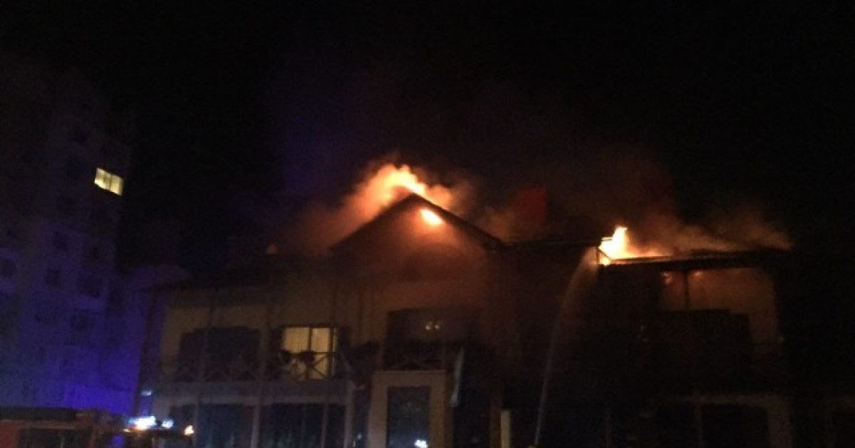 У Луцьку вночі спалахнула потужна пожежа у готелі, є потерпілі