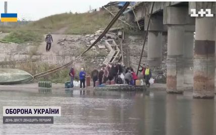 На Харьковщине деоккупированные села остаются отрезанными от мира, им хотя бы что-то пытаются доставить на лодках