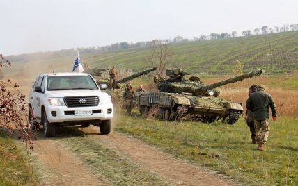 Отвод украинских танков возле Артемовска и один раненый военный. Карта АТО