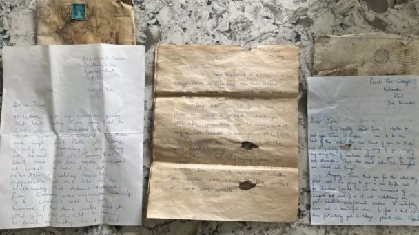 Чоловік знайшов листи у кролячій норі / © BBC