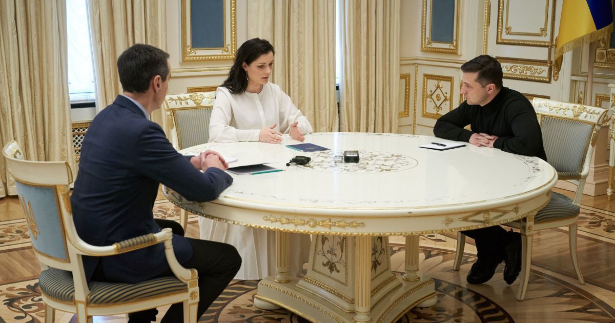 Зеленский признался, что сам предложил Скалецкой отправиться на обсервацию в Новые Санжары