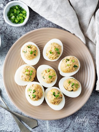 Фаршировані яйця з кальмарами