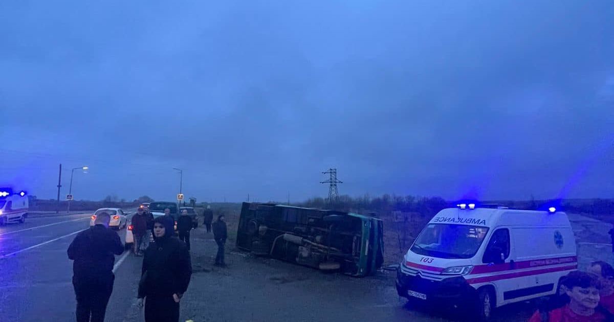 На Львівщині автобус з пасажирами потрапив у ДТП