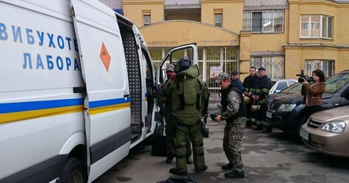В Киеве неизвестные "заминировали" все родильные дома, учебные заведения, торговые центры и супермаркеты