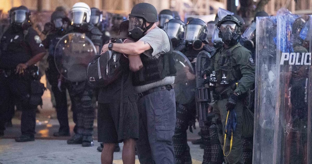 Разгон протестующих в США: мэр Вашингтона и губернатор Нью-Йорка раскритиковали Трампа