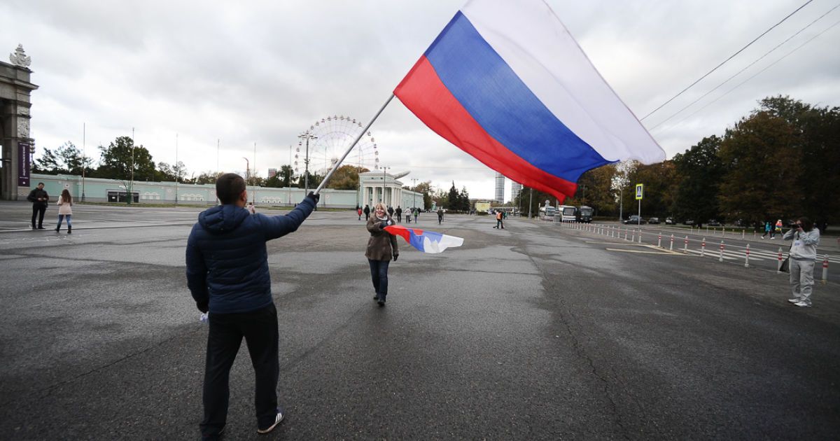 На "массовой" акции собралось всего пару десятков людей / © Илья Варламов