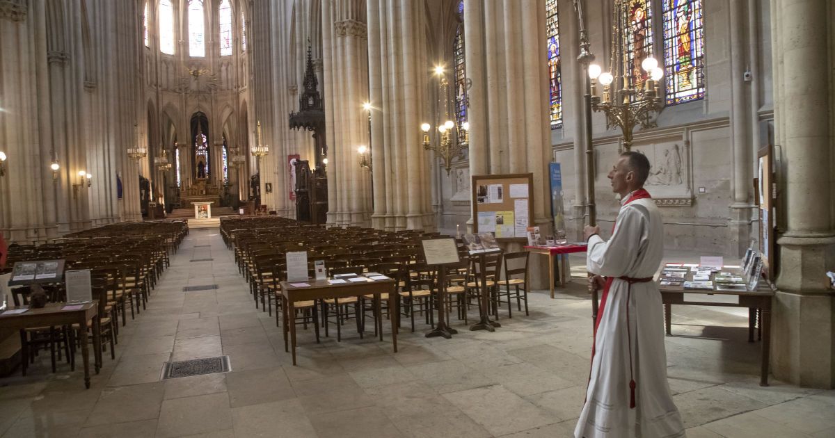 Закрытые соборы и онлайн-богослужения: как в мире прошла Страстная пятница во время пандемии коронавируса