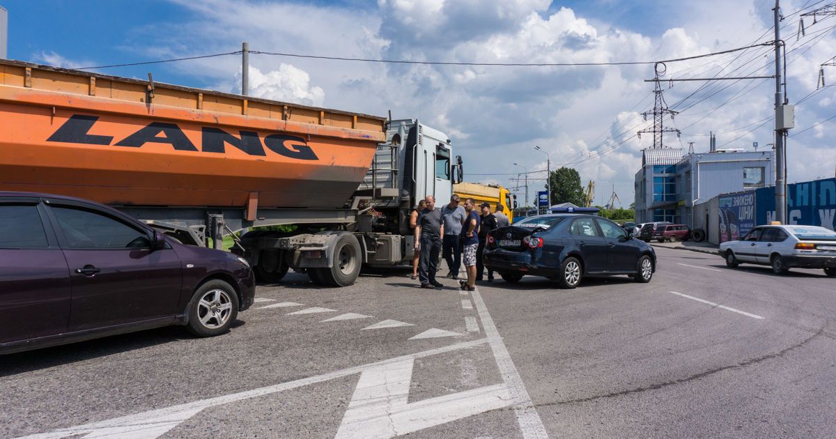 Заступник мера Дніпра потрапила в ДТП: в її таксі врізалася фура
