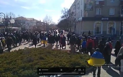 "Бердянськ - це Україна": в окупованому місті попри погрози жителі вийшли на мітинг (відео)