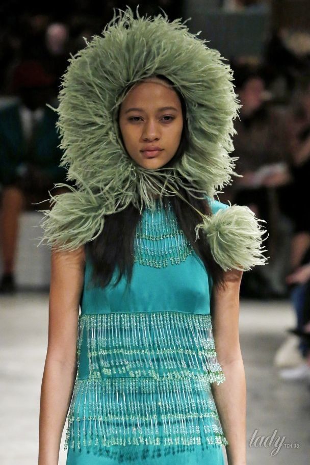 Коллекция Prada прет-а-порте сезона осень-зима 2017-2018 / © East News