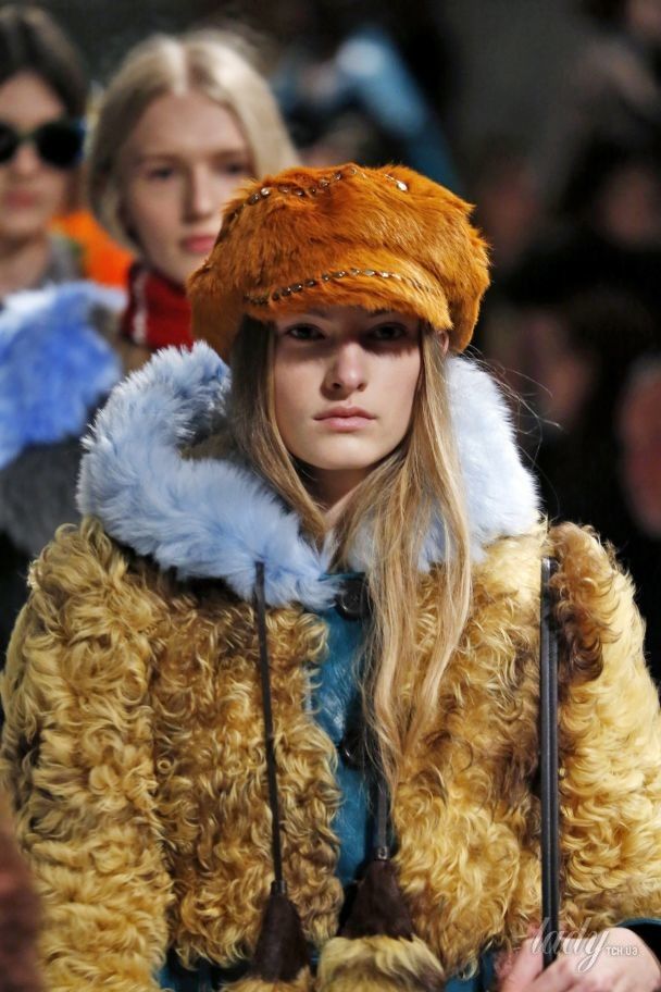 Коллекция Prada прет-а-порте сезона осень-зима 2017-2018 / © East News