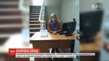Работница банка в Кропивницком уже год борется за право на работу и достойные условия труда