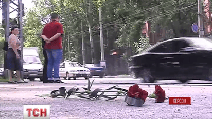 В центре Херсона на пешеходном переходе авто въехало в целую семью