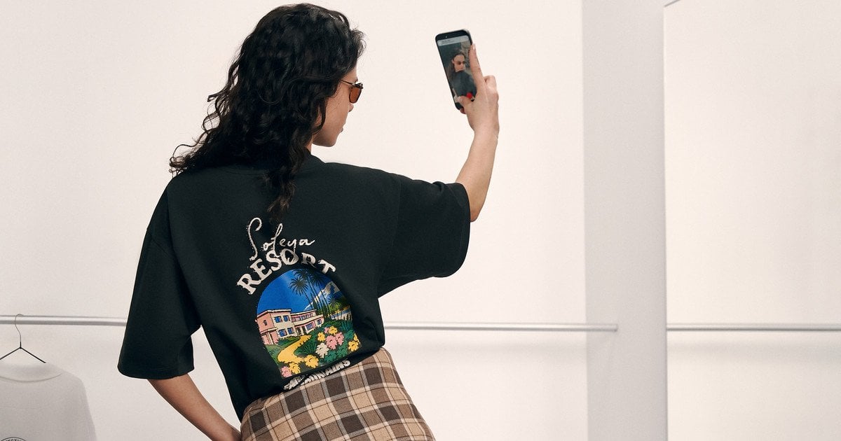 Сорочки, худі і футболки з принтами: дебютна колекція від українського бренду