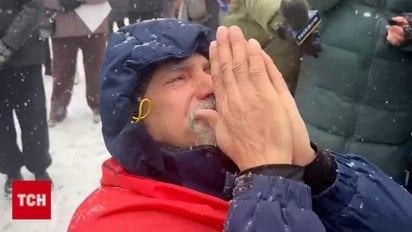 Батько дізнався про повернення сина з полону і не стримав емоцій