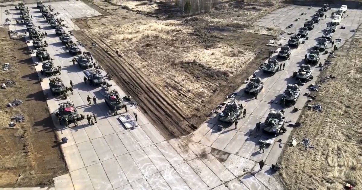 В НАТО заявили, что Россия продолжает наращивать войска возле границы Украины