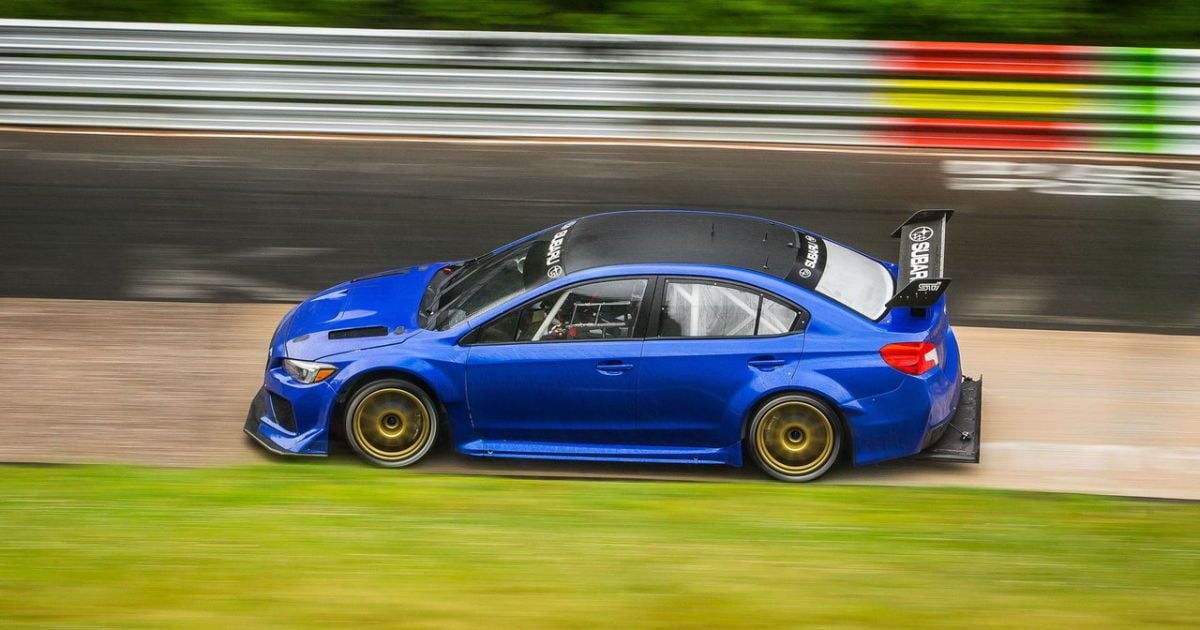 Subaru опубликовала видео рекордного заезда "заряженного" седана WRX STI