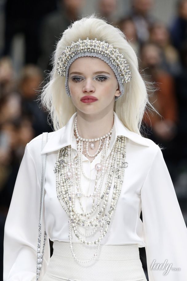 Коллекция Chanel прет-а-порте сезона осень-зима 2017-2018 / © East News