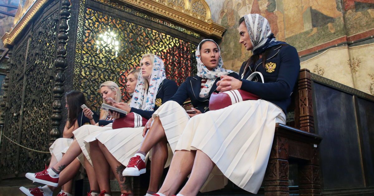 Форма кольору мельдонію. Юзери тролять олімпійський одяг збірної РФ