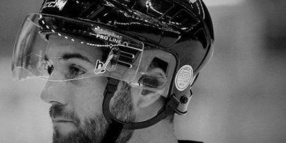 В Чехии хоккейный арбитр трагически скончался из-за удара шайбой в голову