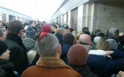 В Сети появилось видео коллапса в киевском метро