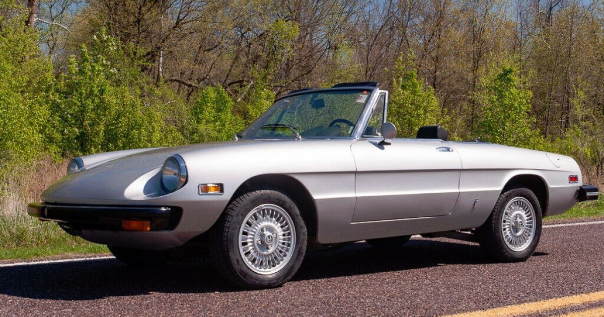 Кабріолет Alfa Romeo боксера Мохаммеда Алі продають за безцінь