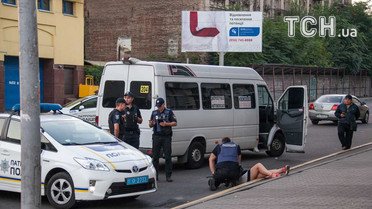 дівчина випала з маршрутки_1 / © dp.informator.ua