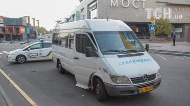 дівчина випала з маршрутки_4 / © dp.informator.ua