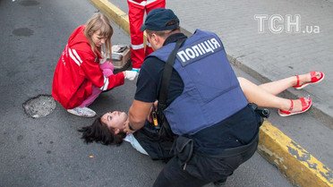 дівчина випала з маршрутки_2 / © dp.informator.ua