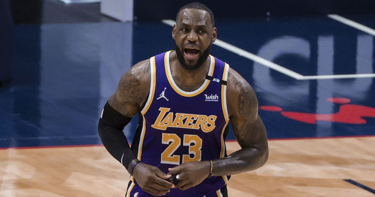 Фантастическая развязка: Леброн Джеймс потрясающим броском вывел "Лейкерс" в плей-офф НБА (видео)