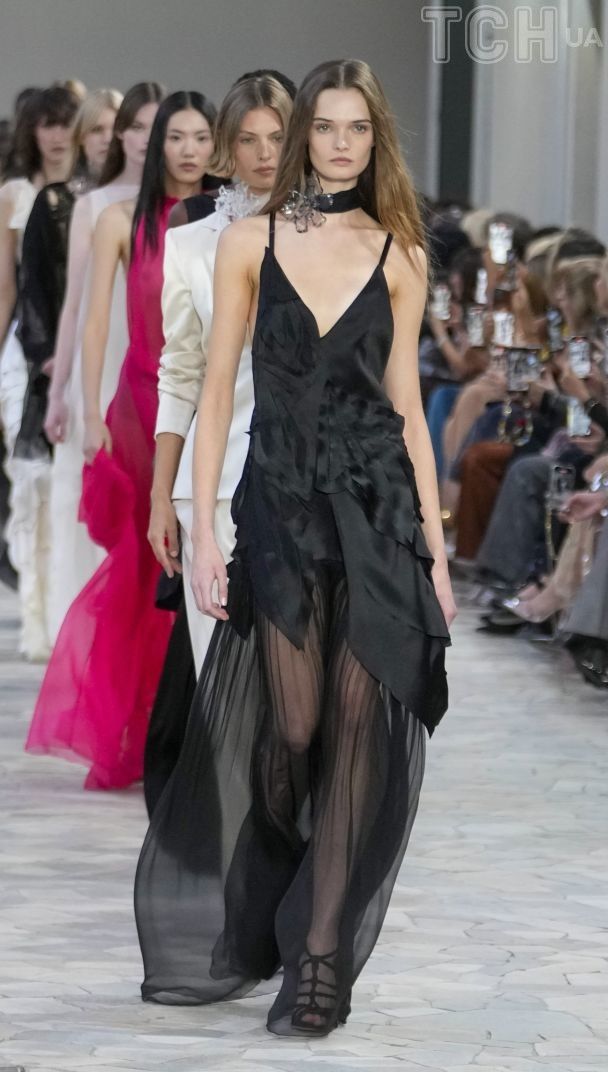 Показ коллекции весна-лето 2025 бренда Alberta Ferretti / © Associated Press