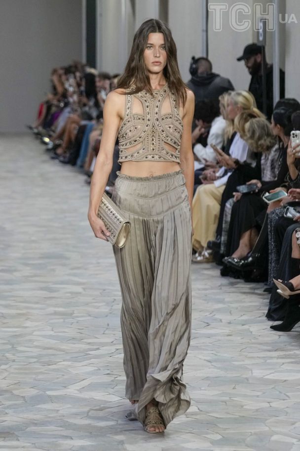 Показ коллекции весна-лето 2025 бренда Alberta Ferretti / © Associated Press