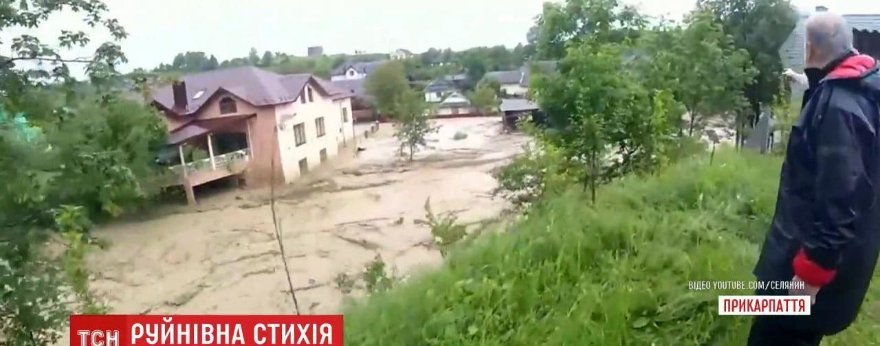 В Тернопольской области Днестр перелился через плотину: людей эвакуируют